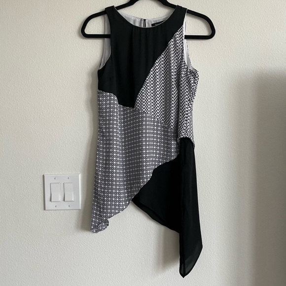 NWOT WHBM Black and White Asymmetrical Hem Layers Long Sleeveless Tank Top - Picture 2 of 2